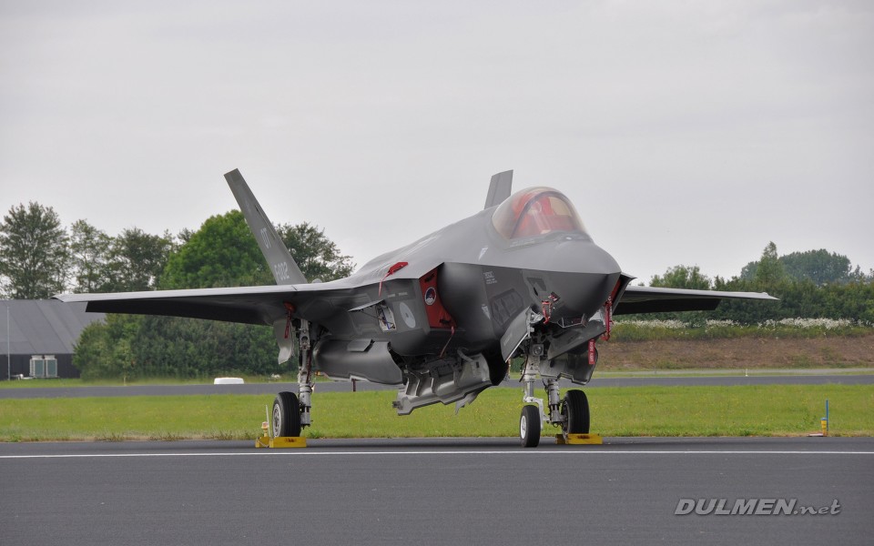 F-35A F-002.OT 323sqn